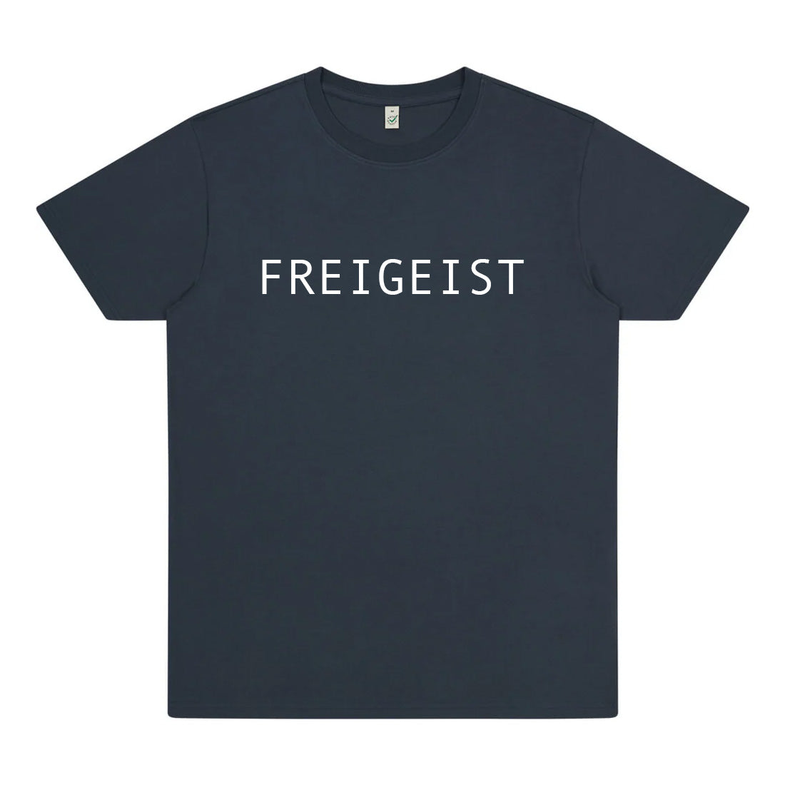 Oversized Bio-Shirt FREIGEIST in Denim Blue mit weißem Aufdruck. Für frei denkende Frauen. Mimi Schnee Statementwear – fair, bio, mutig.