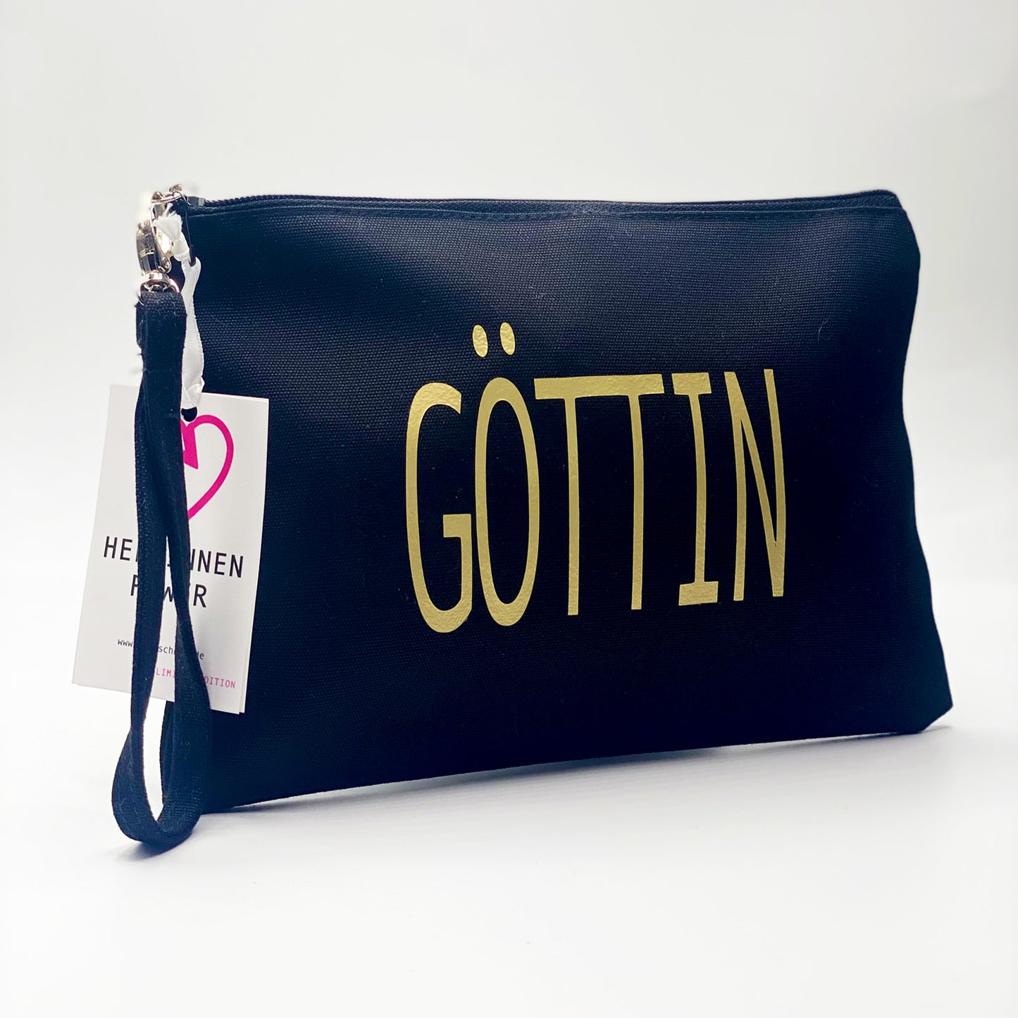 Canvas Wristlet GÖTTIN – Schwarz/Gold. Bold, edel & praktisch. Limited Edition Statement-Pouch von Mimi Schnee.