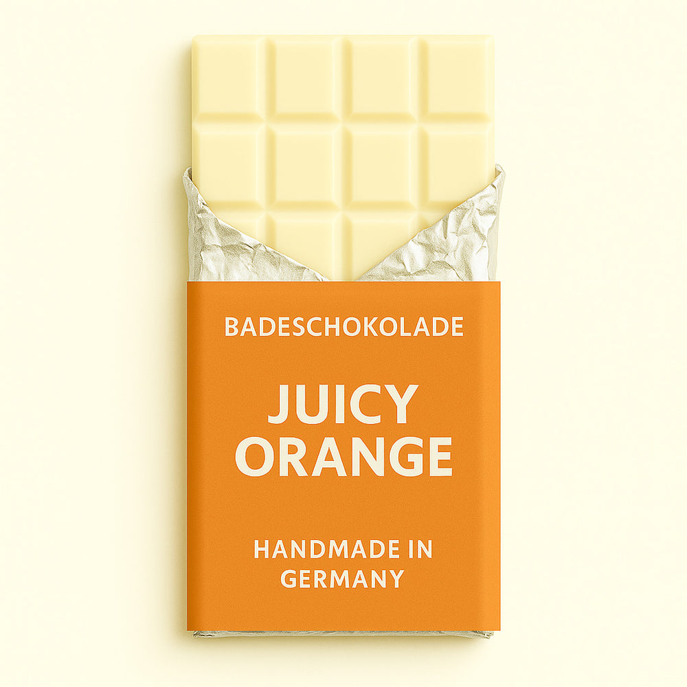 Wellness mit Wachmacher-Vibes!
Unsere handgemachte Badeschokolade „JUICY ORANGE“ vereint cremige Pflege mit einem perfekten Duft – für alle, die sich nach einem besonderen Selfcare-Moment sehnen.

Das feste Badeöl aus hochwertiger Sheabutter, pflegendem Kokosöl und echter Kakaobutter schmilzt im warmen Wasser zart dahin und verwandelt dein Bad in ein samtweiches Pflegeerlebnis.