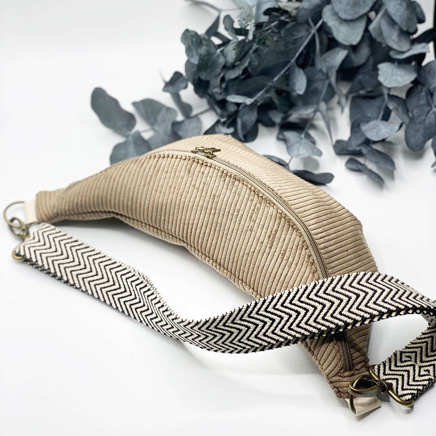 Cordi Babe – Bauchtasche aus Cord TOFFEEBRAUN, handmade & nachhaltig