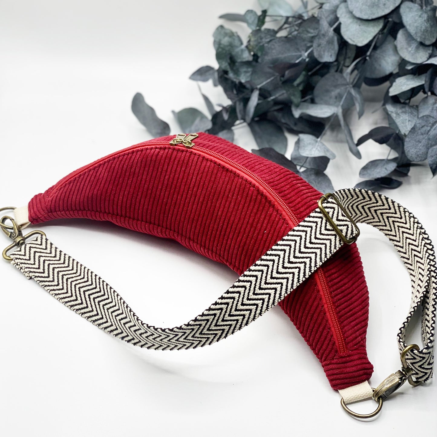 Cordi Babe – Bauchtasche aus Cord WEINROT, handmade & nachhaltig