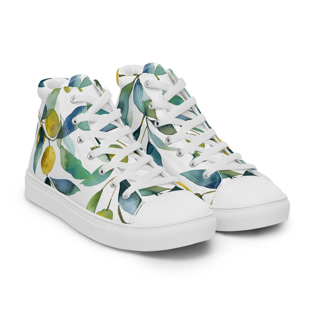 Entdecke die Amalfi Vibes: Florale High-Top Sneaker in Blau, Gelb und Weiß. Mediterrane Prints für Urlaubsfeeling an deinen Füßen – jetzt limitiert erhältlich!